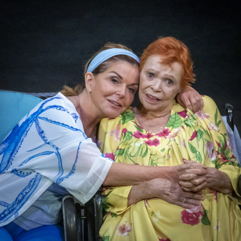 Nellie O’Brien and Betty Robinson in “The Mockingbird’s Nest”